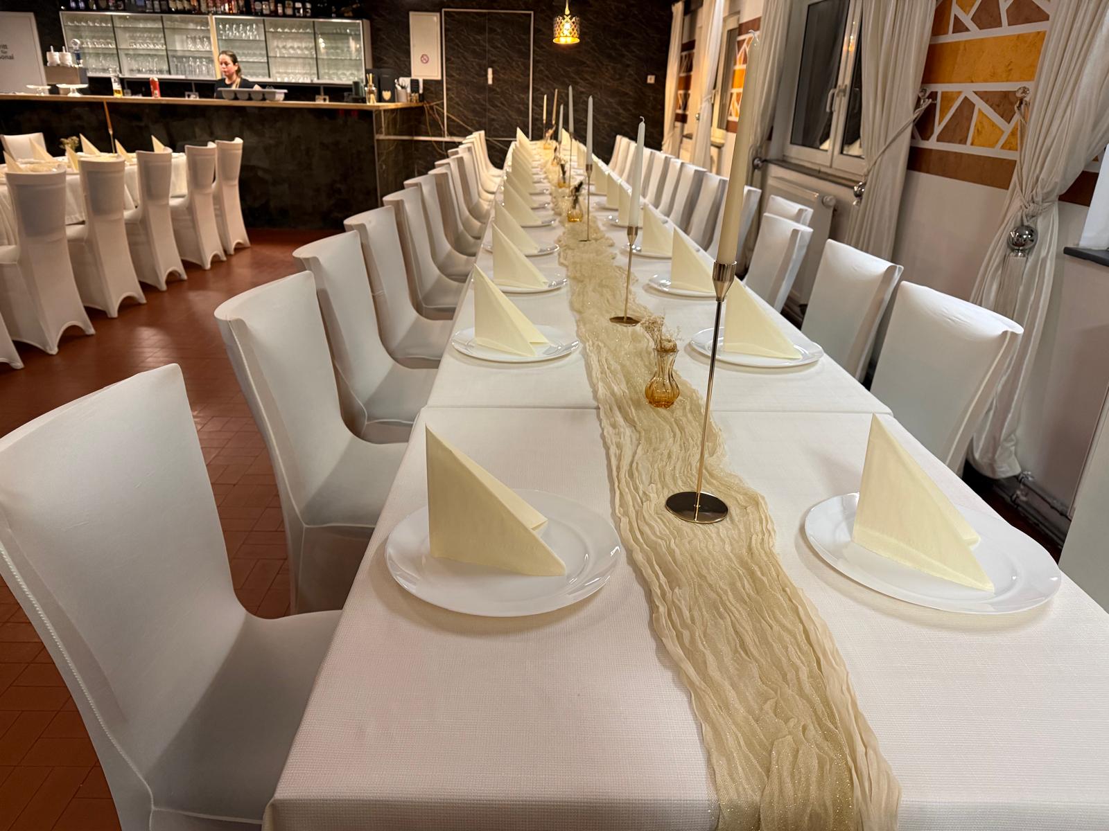 Festlich gedeckter Tisch im Clubhaus 07 Mannheim